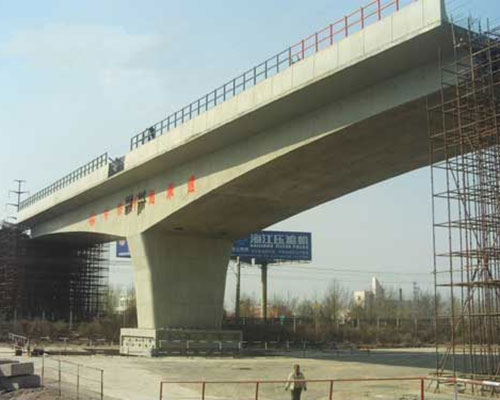 河北德滨高速跨京沪铁路高架桥水平转体